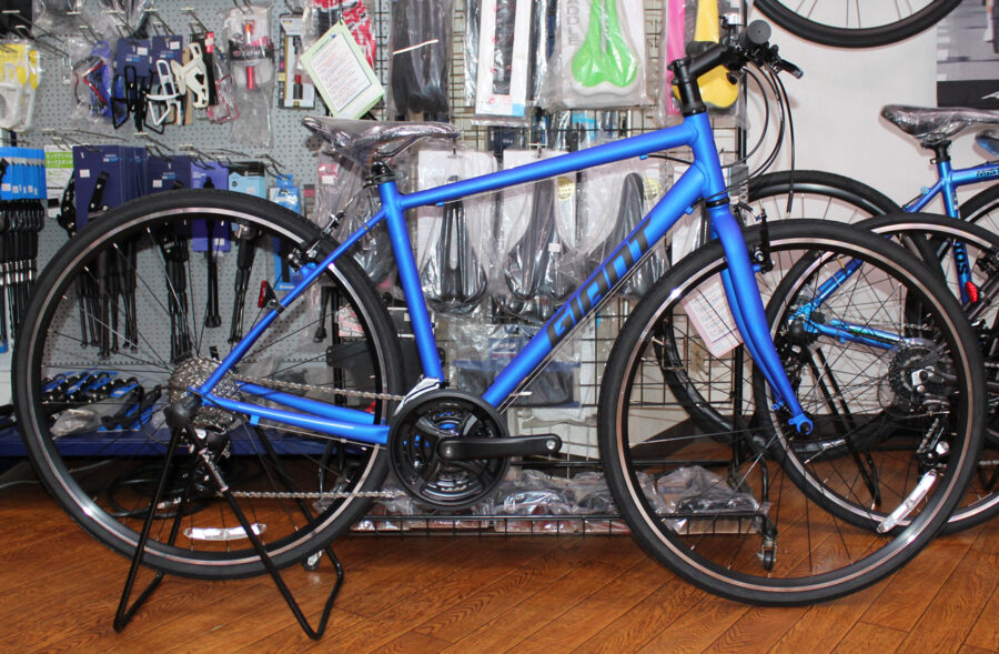 2021 GIANT Bicycles | ESCAPE R3