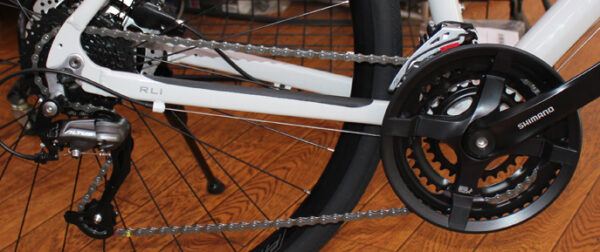 ANCHORのクロスバイクRL1油圧ディスクが入荷いたしました。